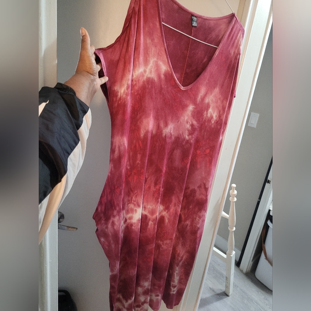 Elegant Tie-Dye Maxi Dress in Red